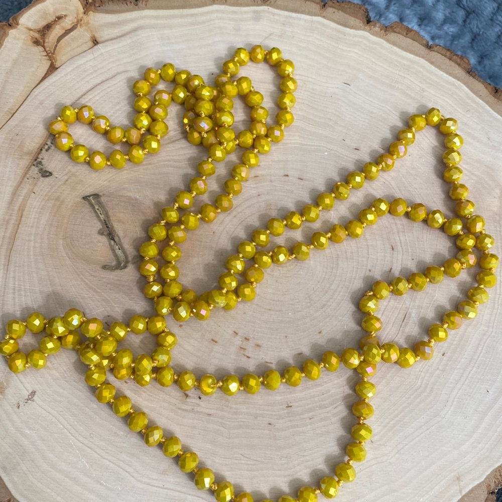 Long knotted crystal necklace mustard